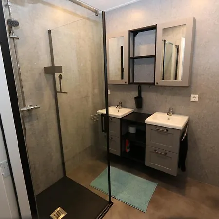 Strandhuisje Achter De Duinen.