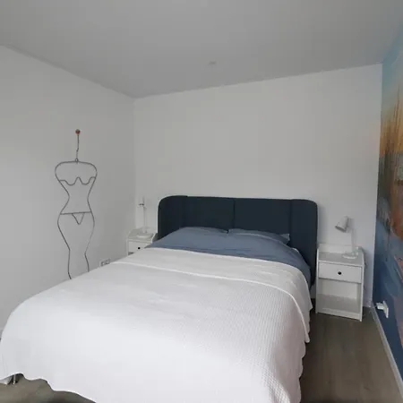 Strandhuisje Achter De Duinen. *