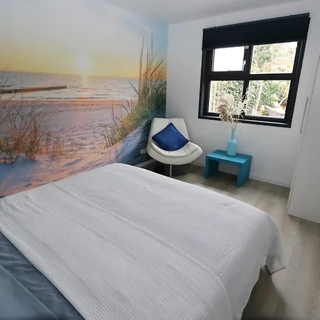 Strandhuisje Achter De Duinen. Julianadorp