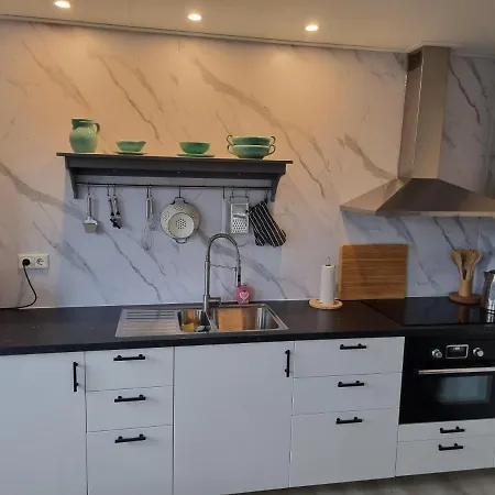 شقة Strandhuisje Achter De Duinen. جوليانادورب