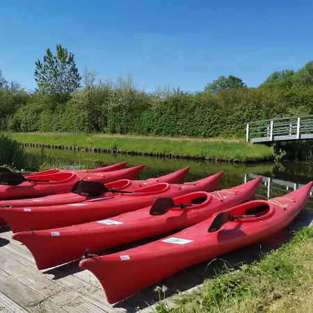 Strandhuisje Achter De Duinen. *