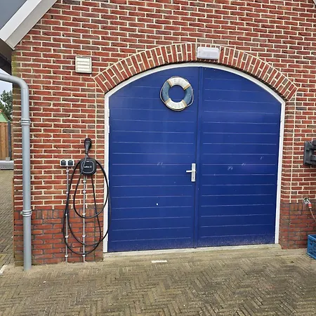 Strandhuisje Achter De Duinen. 아파트