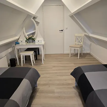 Strandhuisje Achter De Duinen. Apartment Julianadorp