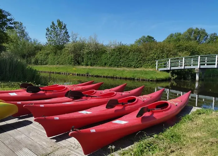 Strandhuisje Achter De Duinen. *